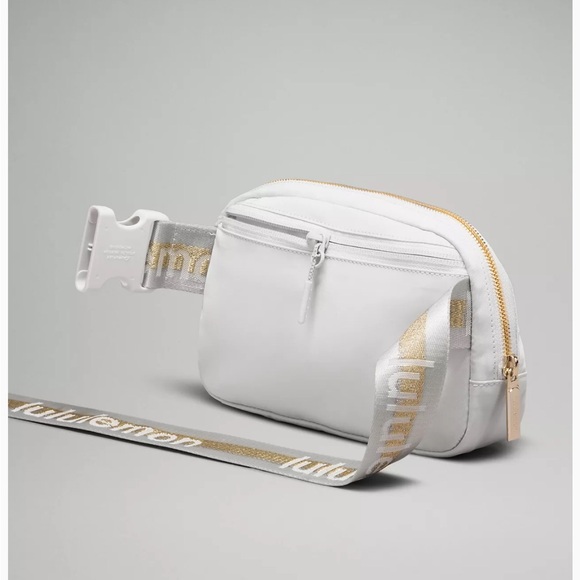 Lululemon belt bag wordmark 1L - Picture 4 of 6